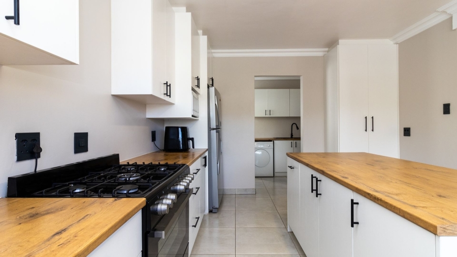 9 Bedroom Property for Sale in Westcliff Western Cape